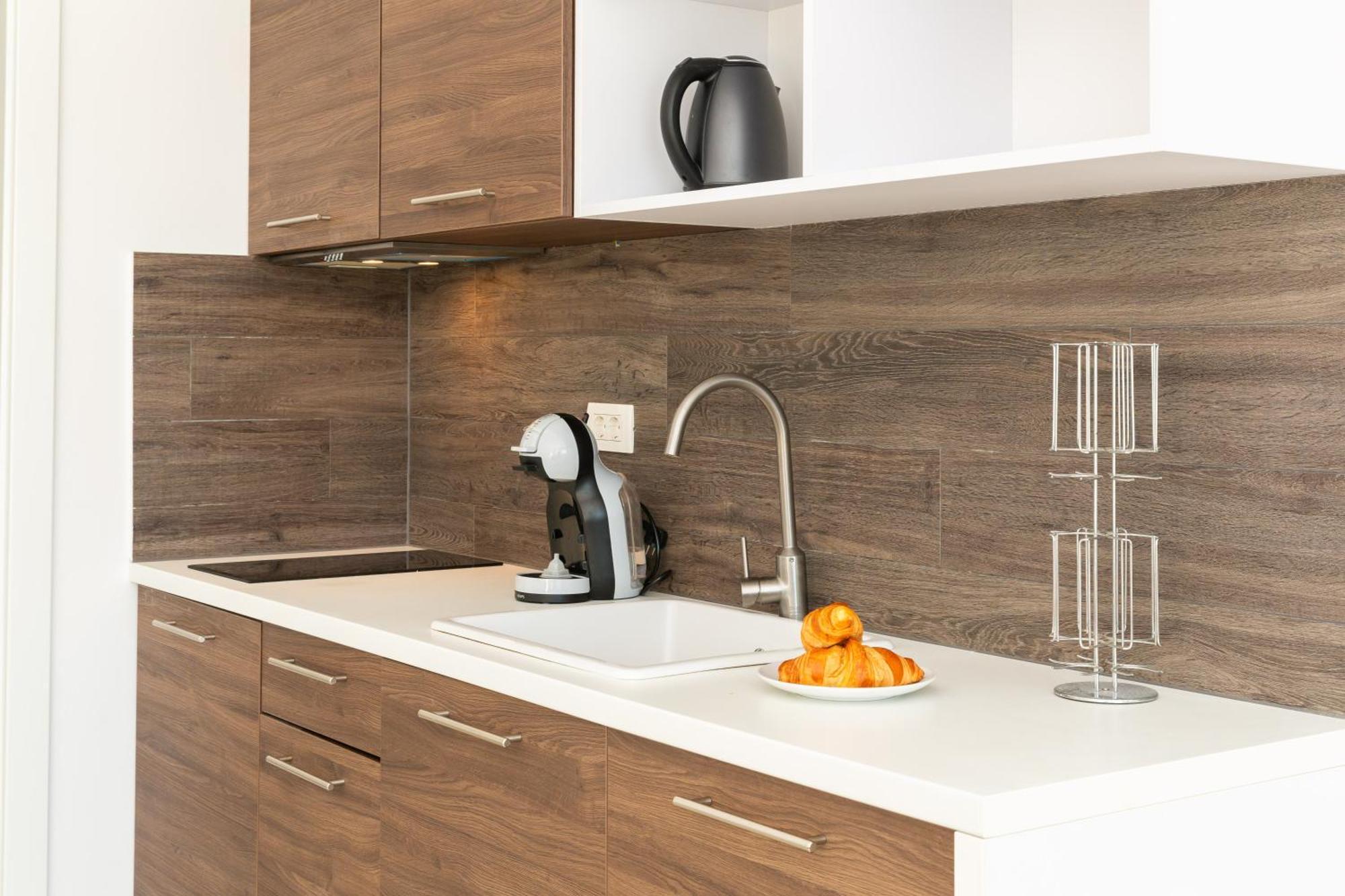 Jolara With Heated Pool Apartman Mimice