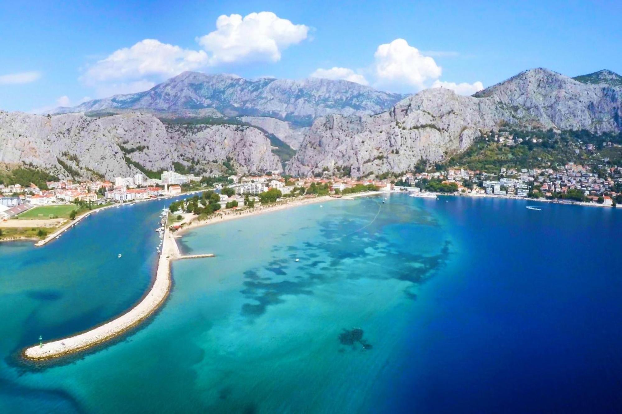 Jolara With Heated Pool Apartment