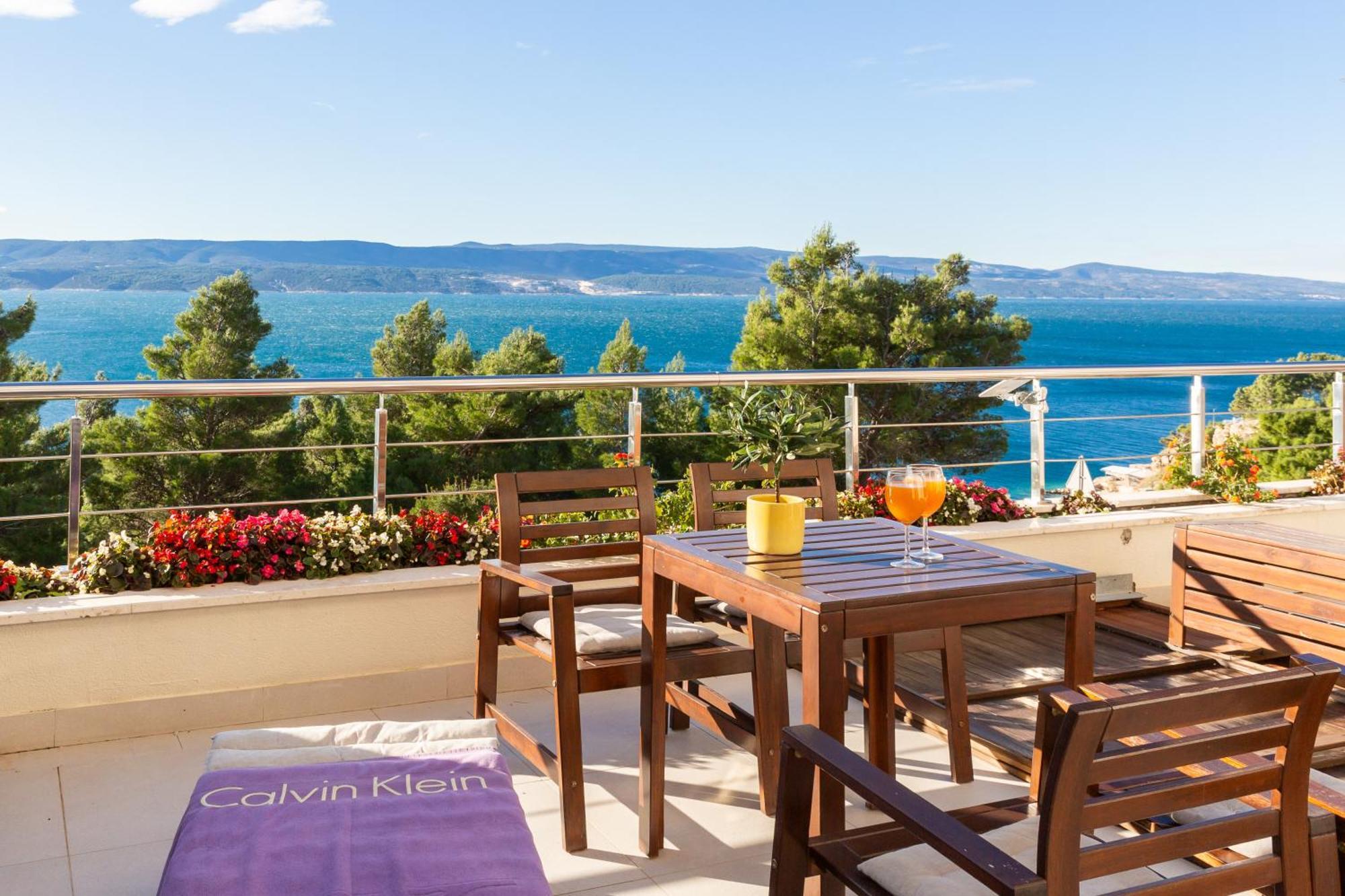 Jolara With Heated Pool Apartment *